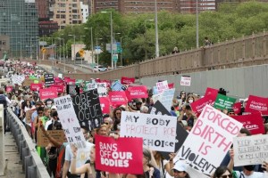 Miles de personas salen a las calles de EEUU para protestar por el acceso al aborto (FOTOS)