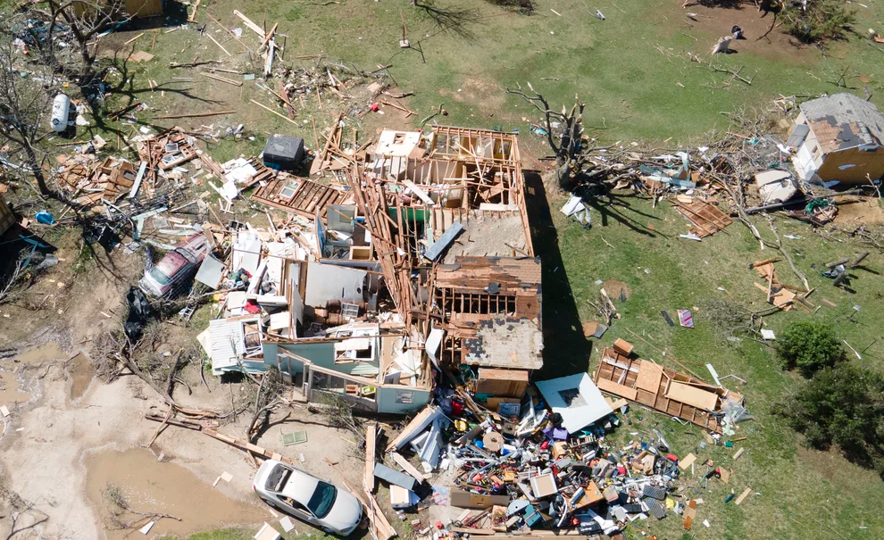 VIDEO: Drone captó el momento en que un poderoso tornado destruyó varias casas en Kansas