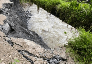 Abundante agua de lluvia cae en la zona Panamericana de Mérida y… nada llega por tuberías