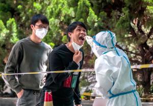 China: Se saltó la cuarentena, dio positivo por coronavirus y ahora miles deberán volver a sus casas