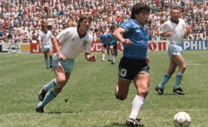 Asociación de Fútbol Argentina frustrada por perder mítica camiseta de Maradona