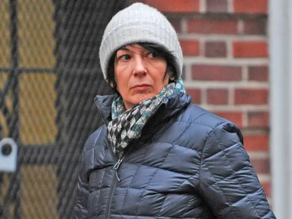 Ghislaine Maxwell fue trasladada a una cárcel de baja seguridad “donde puede enseñar yoga y cocina”