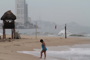 El huracán Blas causa lluvias “torrenciales” en el occidente de México