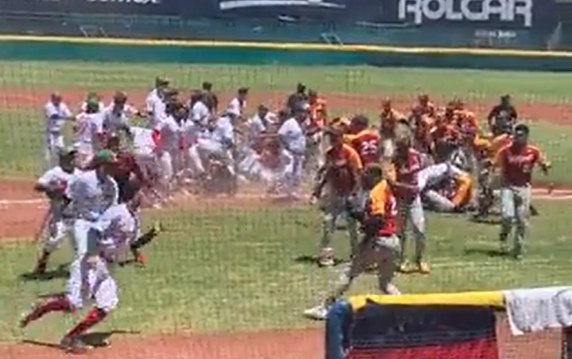 Selecciones de Venezuela y México protagonizaron brutal golpiza durante Premundial de Béisbol (VIDEO)