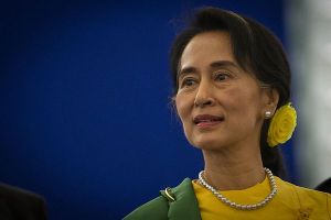 La junta militar birmana confirma el ingreso a prisión de la líder depuesta Suu Kyi