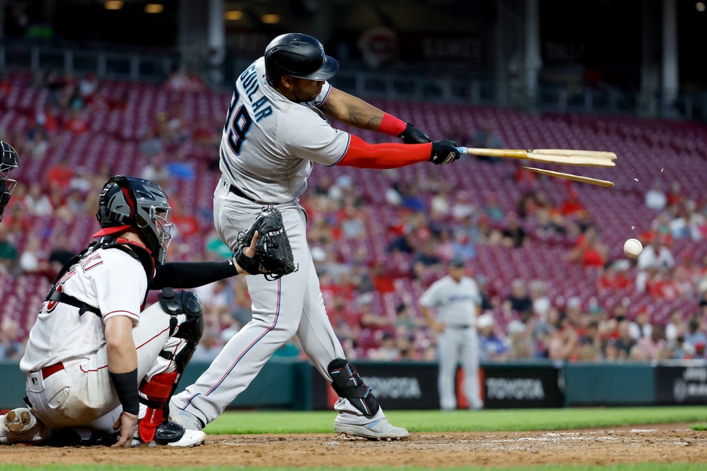 Venezolano Jesús Aguilar pegó un TABLAZO en triunfo de Marlins sobre Rojos (VIDEO)