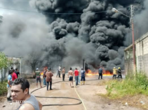 Se incendió gandola vinculada al tráfico de combustible en Táchira (Imágenes)