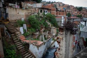 Casas frágiles en los barrios de Caracas, el riesgo permanente que corren cientos de habitantes (Fotos)