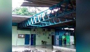 El techo de una escuela larense en Simón Planas se cae a pedazos