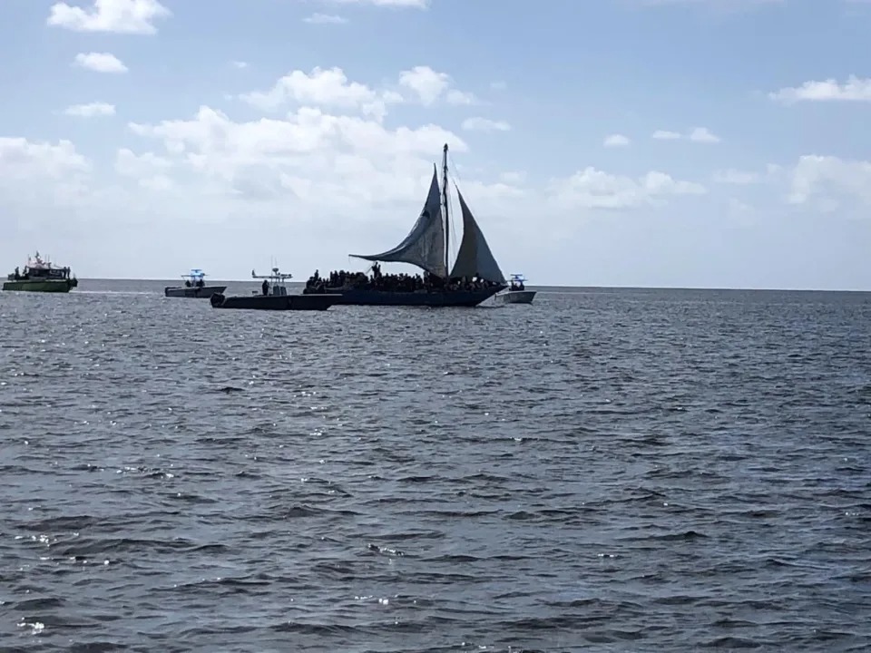 Interceptan en las costas de Florida un velero con casi un centenar de inmigrantes (VIDEO)