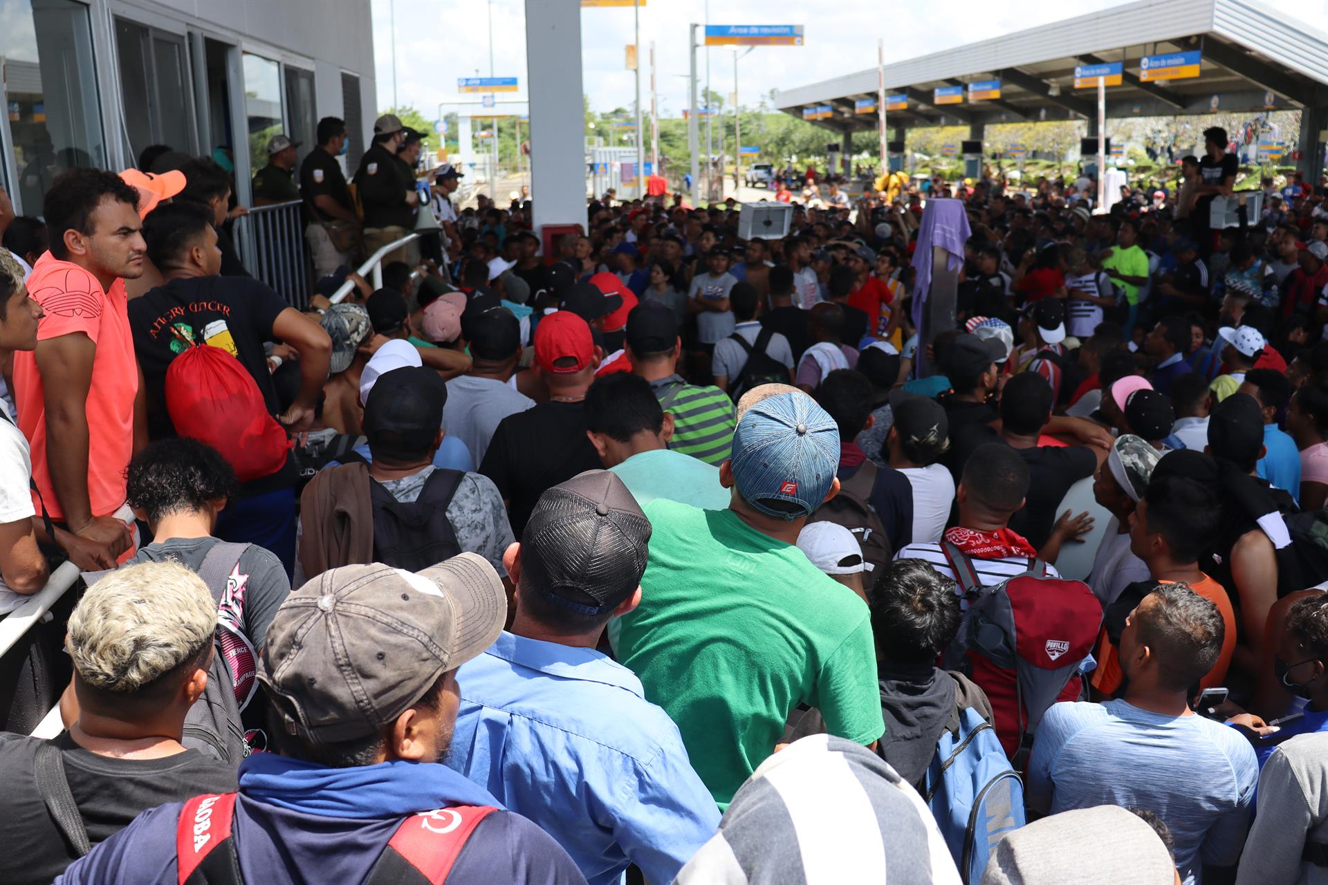 Más de 100 de venezolanos salieron en caravana desde la frontera sur de México