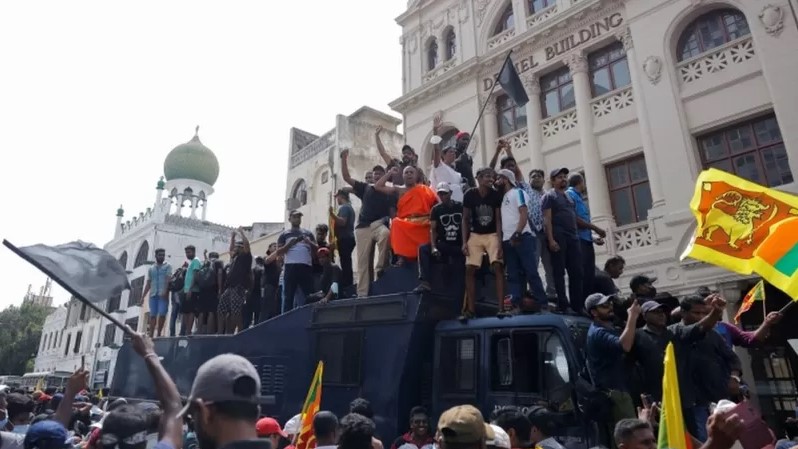 El decreto de estado de emergencia sumerge a Sri Lanka en la incertidumbre