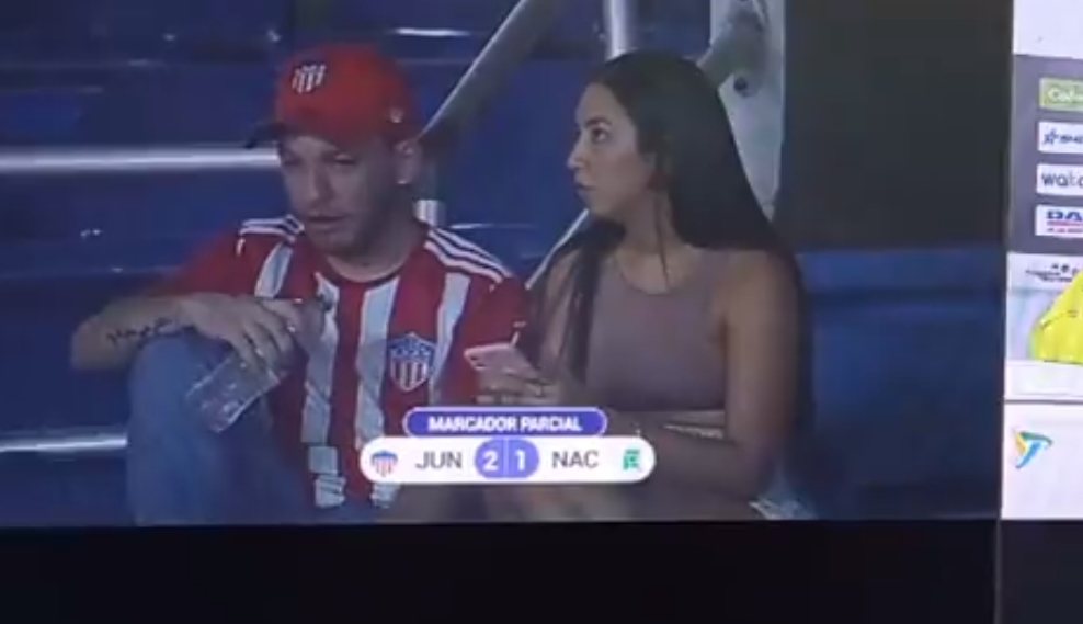 ¿Infidelidad a la vista? El incómodo momento de la Kiss Cam durante un partido de fútbol (VIDEO)