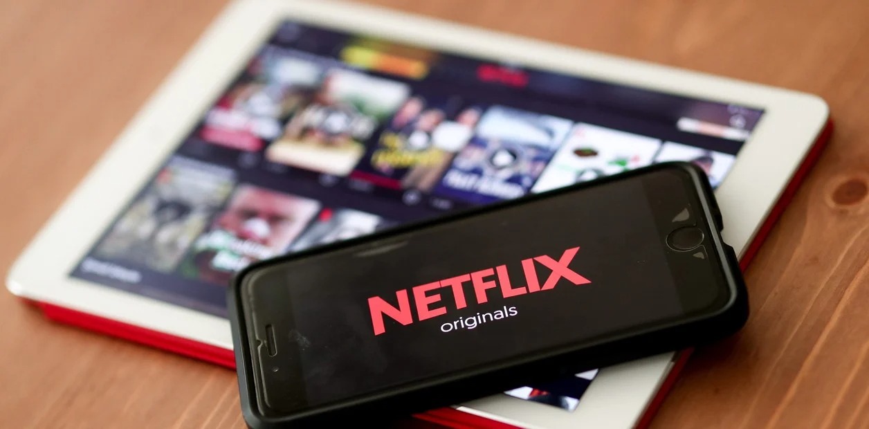 Acciones de Netflix cayeron tras fracaso de fórmula de publicidad en planes más baratos