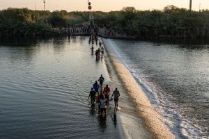Migrante venezolano murió ahogado al intentar cruzar el río Grande
