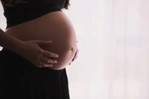 Se saltó la cuarentena: Quedó embarazada tres semanas después de dar a luz
