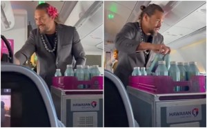 ¿Te darías cuenta? Jason Momoa se hace pasar por asistente de vuelo en avión con destino a Hawái (VIDEO)