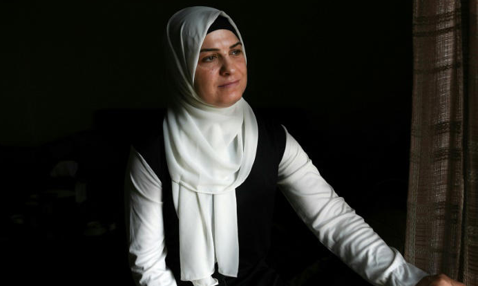 Exiliadas, amenazadas y sin herencia: la atormentada vida de esposas y viudas de presos sirios