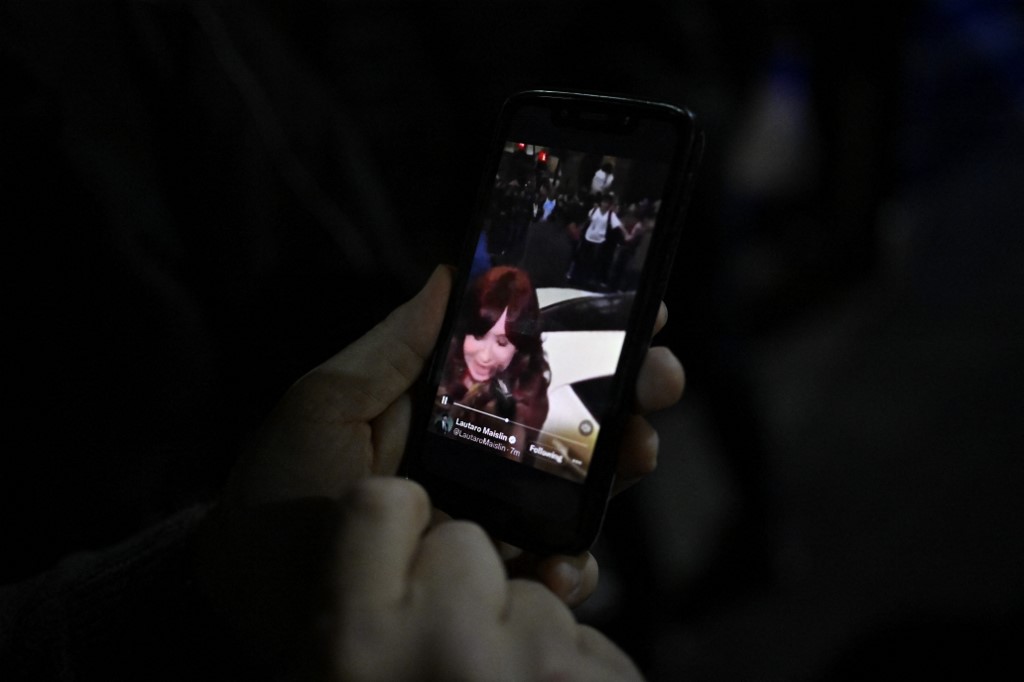 Justicia logra acceder a teléfono del acusado de atacar a Cristina Fernández