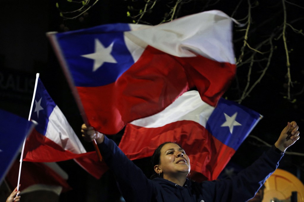 Chile rechazó por abrumadora mayoría nueva Constitución para cambiar su modelo social