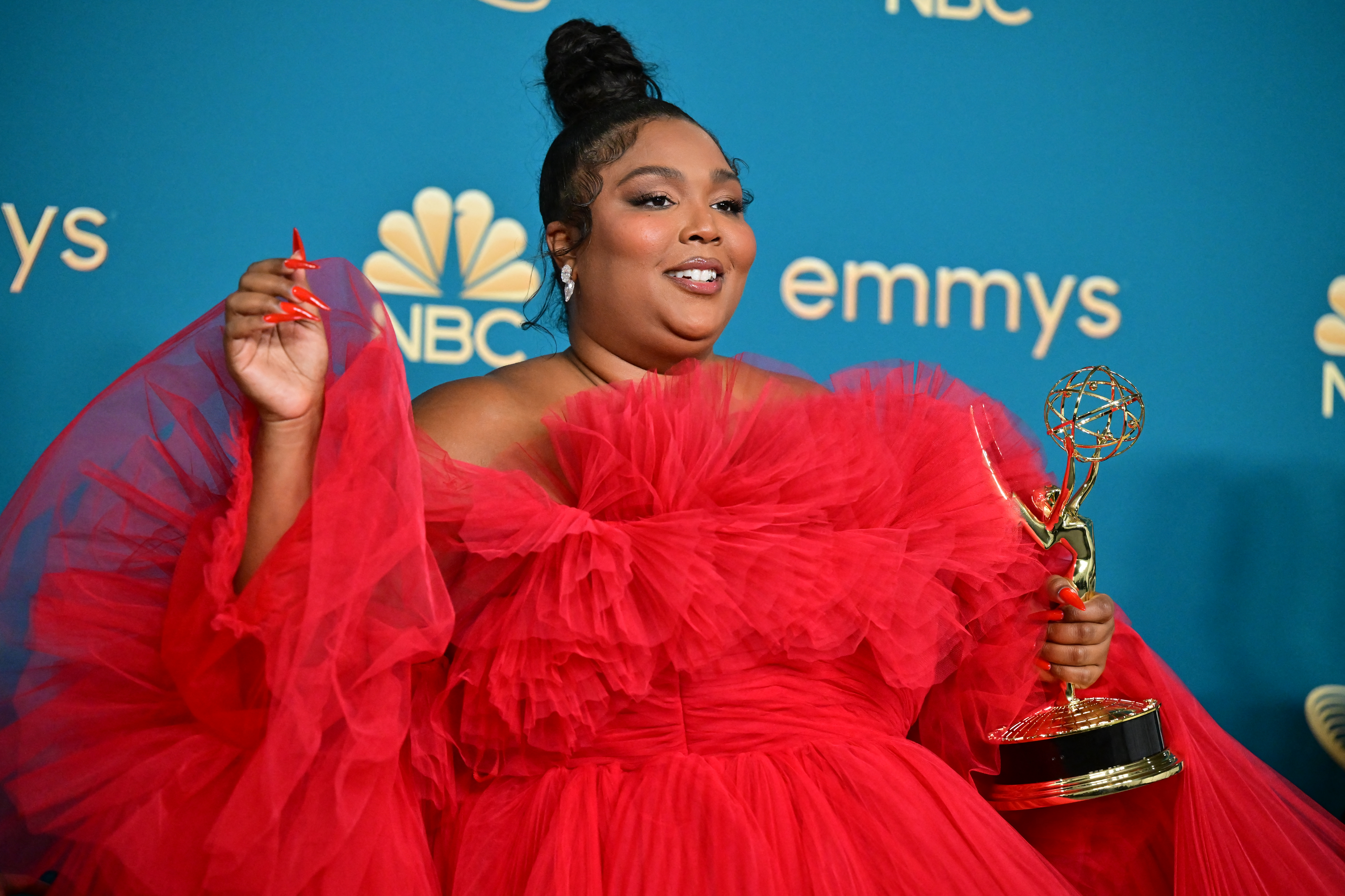 Cantante Lizzo ganó un Emmy por su programa de competencia para bailarinas de talla grande