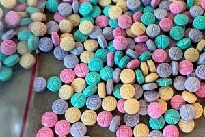 ¿Qué es el fentanilo arcoíris? Píldoras de colores generan nuevas advertencias sobre la droga más letal en EEUU