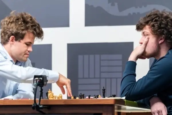 La FOTO que resolvería la polémica sobre la presunta trampa contra el campeón mundial de ajedrez