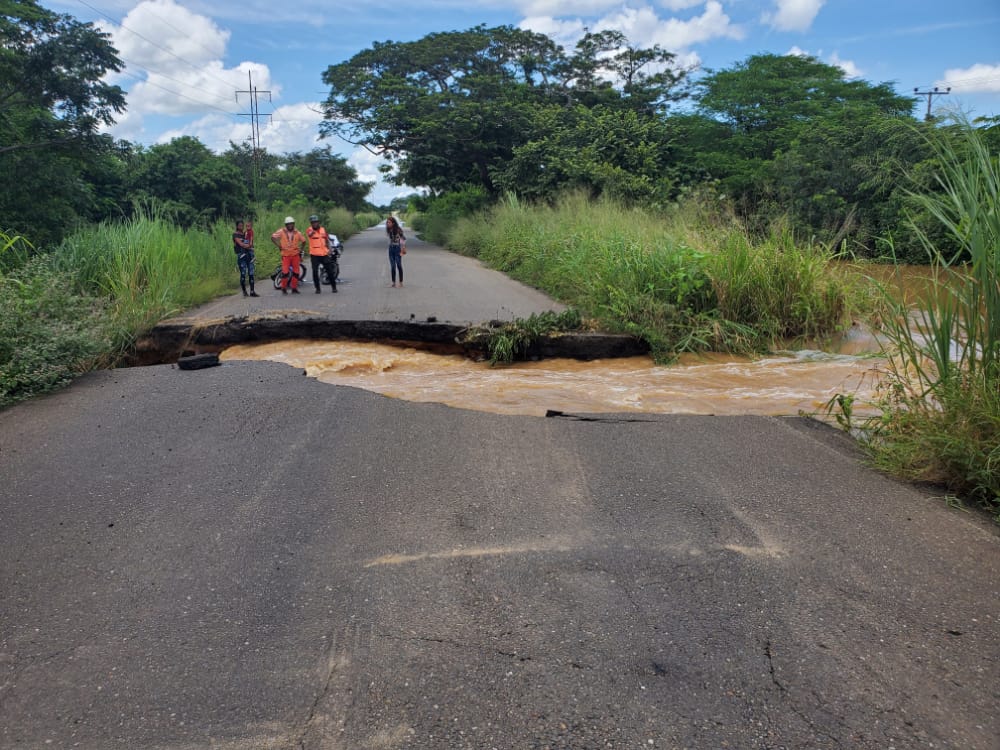 Colapsó la carretera vieja Cantaura-Anaco tras intensas lluvias en Anzoátegui (IMÁGENES)