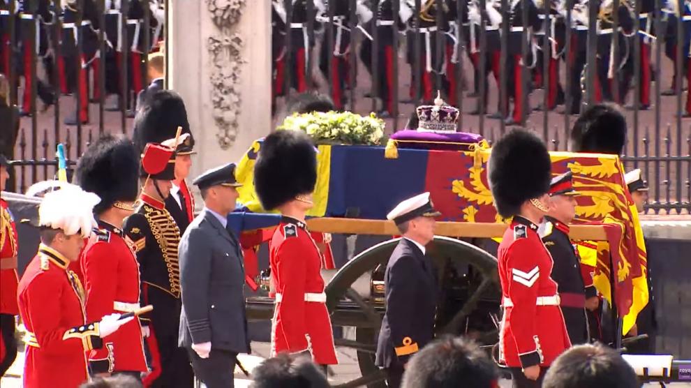 Experto explica cómo el cuerpo de Isabel II aguanta tanto tiempo sin ser sepultado