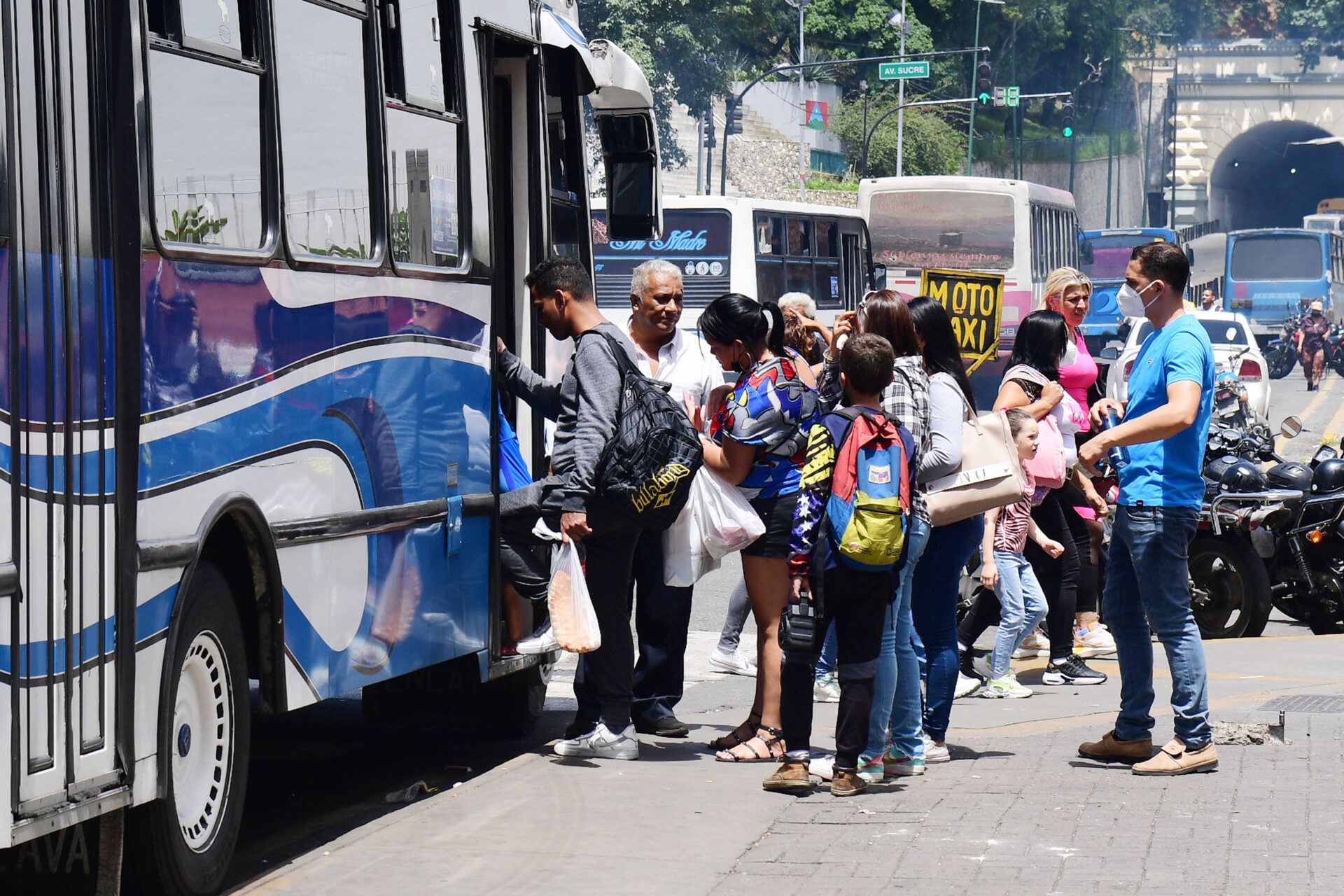 Denuncian que el pasaje en Caracas aumentó hasta el doble “de un solo golpe”
