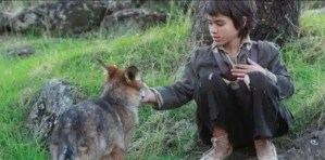 La particular historia de un niño que fue vendido por su padre y criado durante 12 años por una manada de lobos
