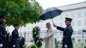 Biden honra a víctimas del 11 de septiembre con la promesa de frustrar al terrorismo
