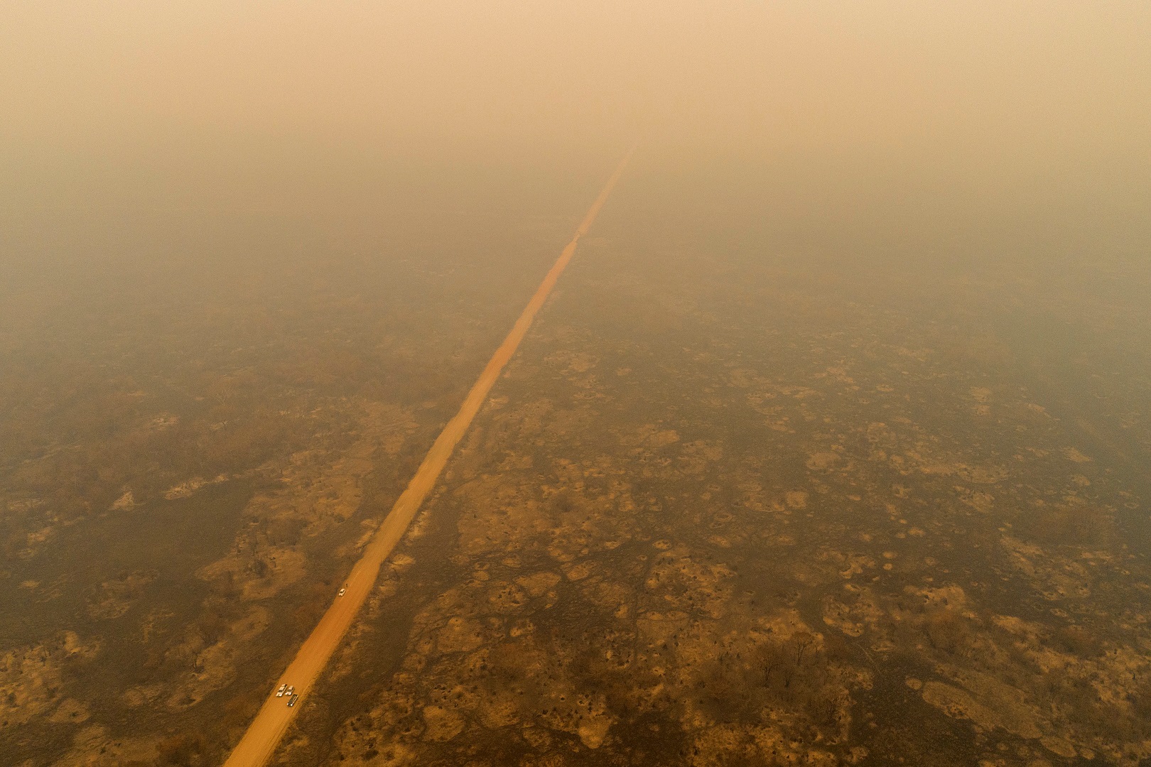 Una masa de humo cubre parte de la Amazonia por causa de incendios
