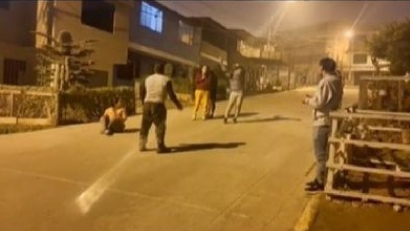 VIRAL: Venezolano juega por primera vez “fusilao” en Perú y recibió su castigo (VIDEO)