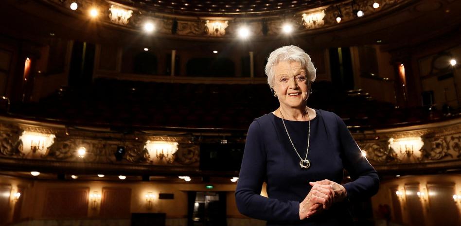 Un marido gay y una hija en la secta Manson: Lo que no sabías de Angela Lansbury