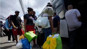 Venezuelans halted in Panamá by US policy change return home