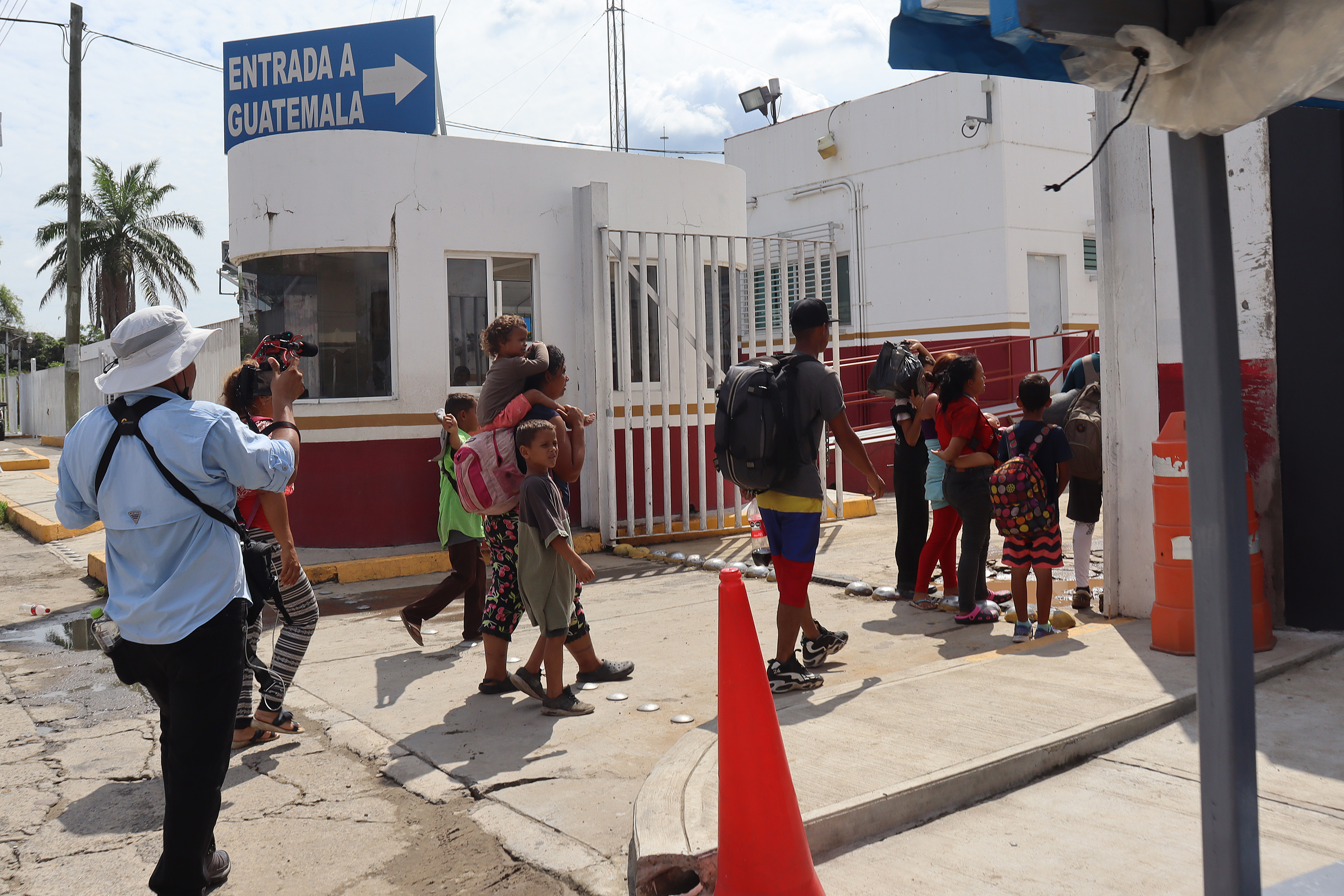 Venezolanos salieron de México tras restricciones de EEUU