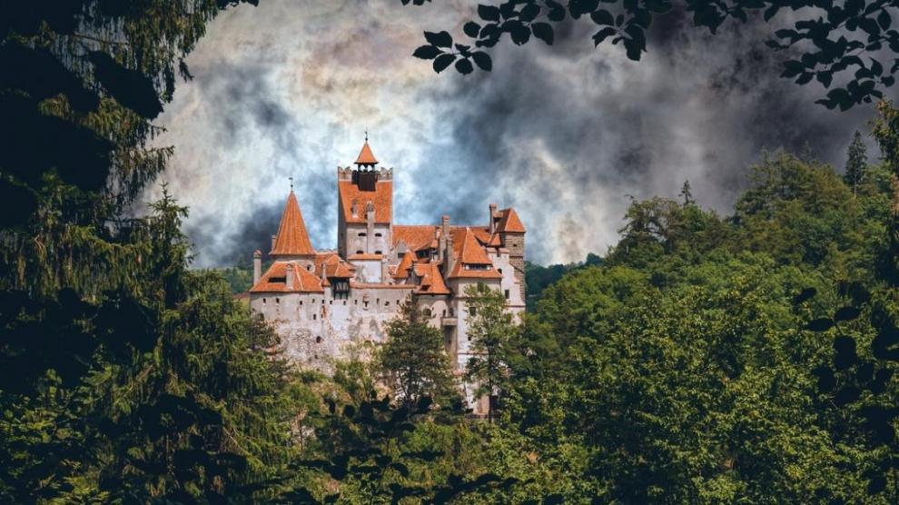 Halloween en el castillo de Drácula: un tour de terror con pasajes secretos a 32 metros de profundidad