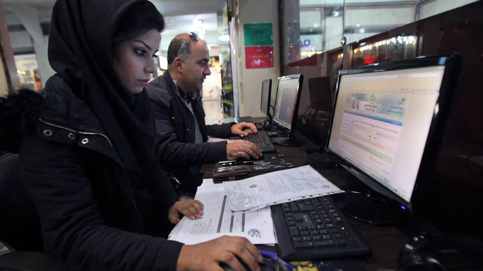 Régimen de Irán restringe el acceso a Internet durante las protestas masivas