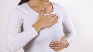 ¿Es cierto que tener senos grandes aumenta el riesgo de padecer cáncer de mama?