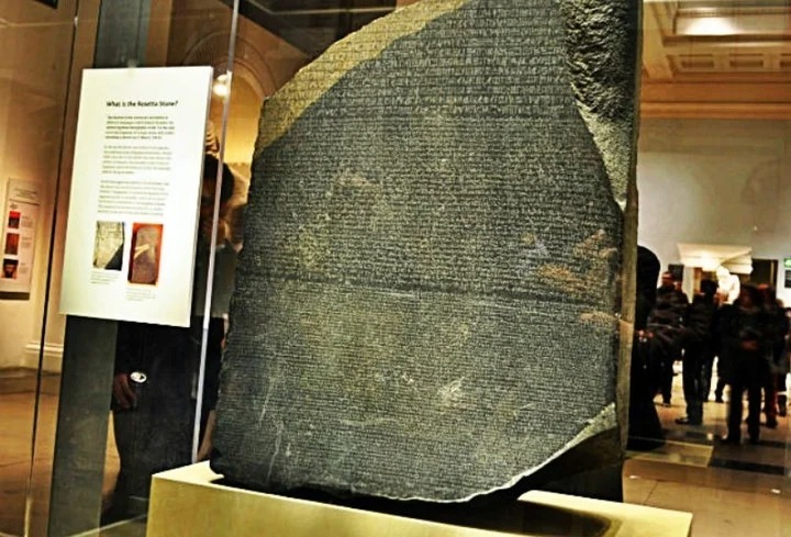 Egipto le pide a Londres que le devuelva la Piedra Rosetta