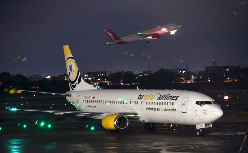 Aterrizó en Bogotá primer vuelo procedente de Venezuela después de casi tres años (Fotos)