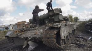 Ucrania mantiene cautela después de que Rusia ordenara la retirada de tropas de Jersón