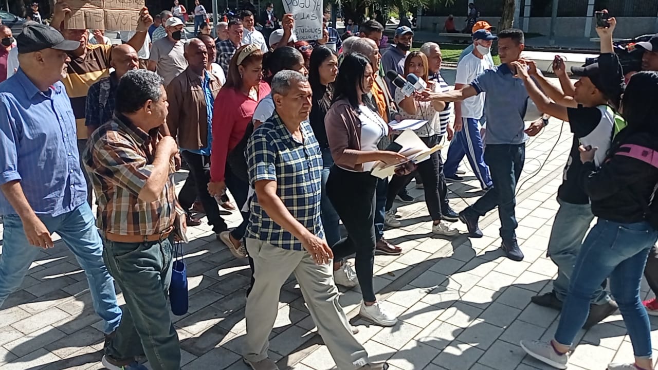 Ciudadanos se alzaron en Sucre y entregaron un “pliego de exigencias” a la gobernación chavista