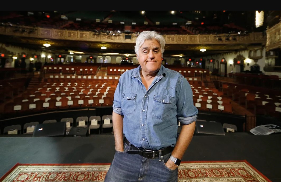 El presentador Jay Leno requirió injertos de piel tras la explosión en su taller mecánico