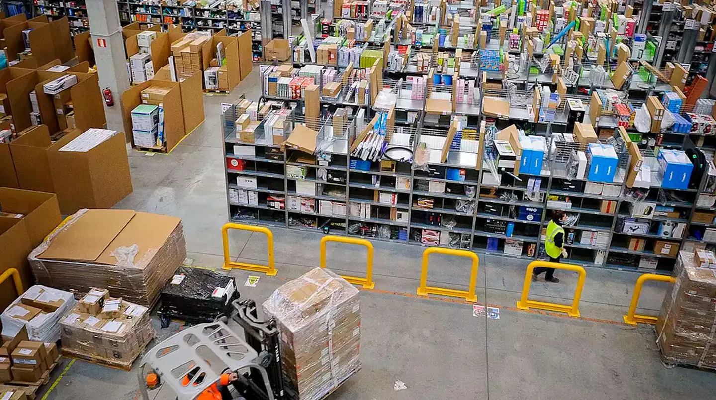 “Me quitará el trabajo”: Amazon presentó un nuevo robot obrero tras los rumores de despidos masivos