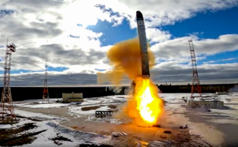 Alarma nuclear: Putin lanzará el misil hipersónico Satan-2 para “finales de año”