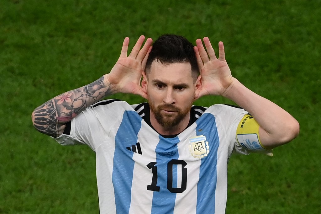 Furor comercial en Argentina con el “¿qué mirás, bobo?” de Messi (Fotos)