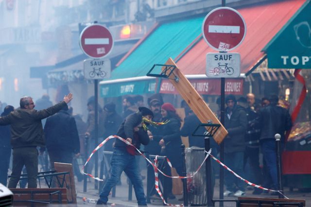 El autor del tiroteo de París pretendía suicidarse tras la masacre