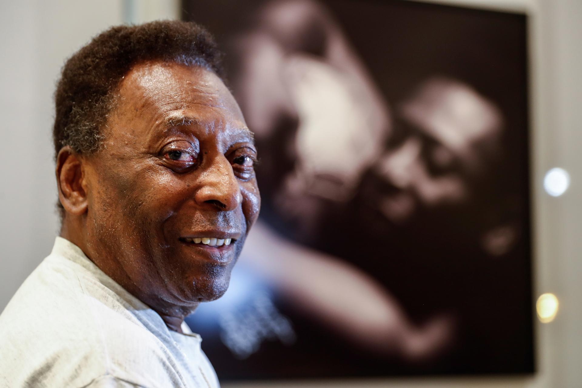 La vida de Pelé pende de un hilo y la hinchada del Santos convocó a una vigilia por su salud